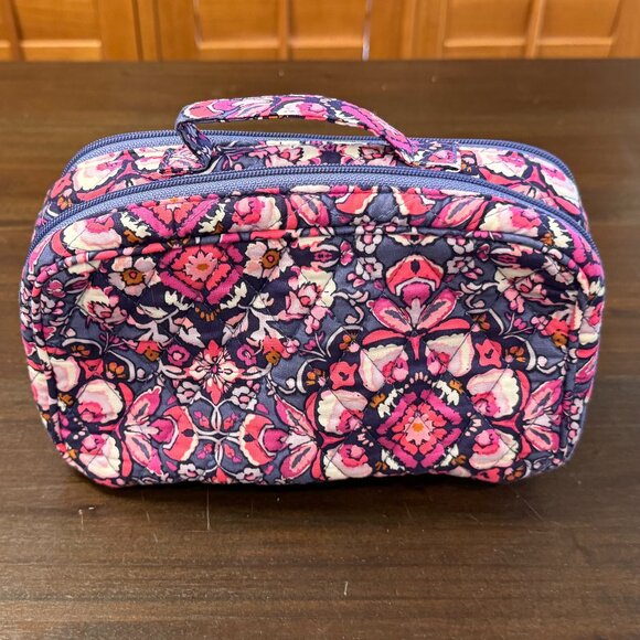 Vera Bradley Blush & Brush Makeup Case Magenta Medallion NWT - Picture 2 of 6